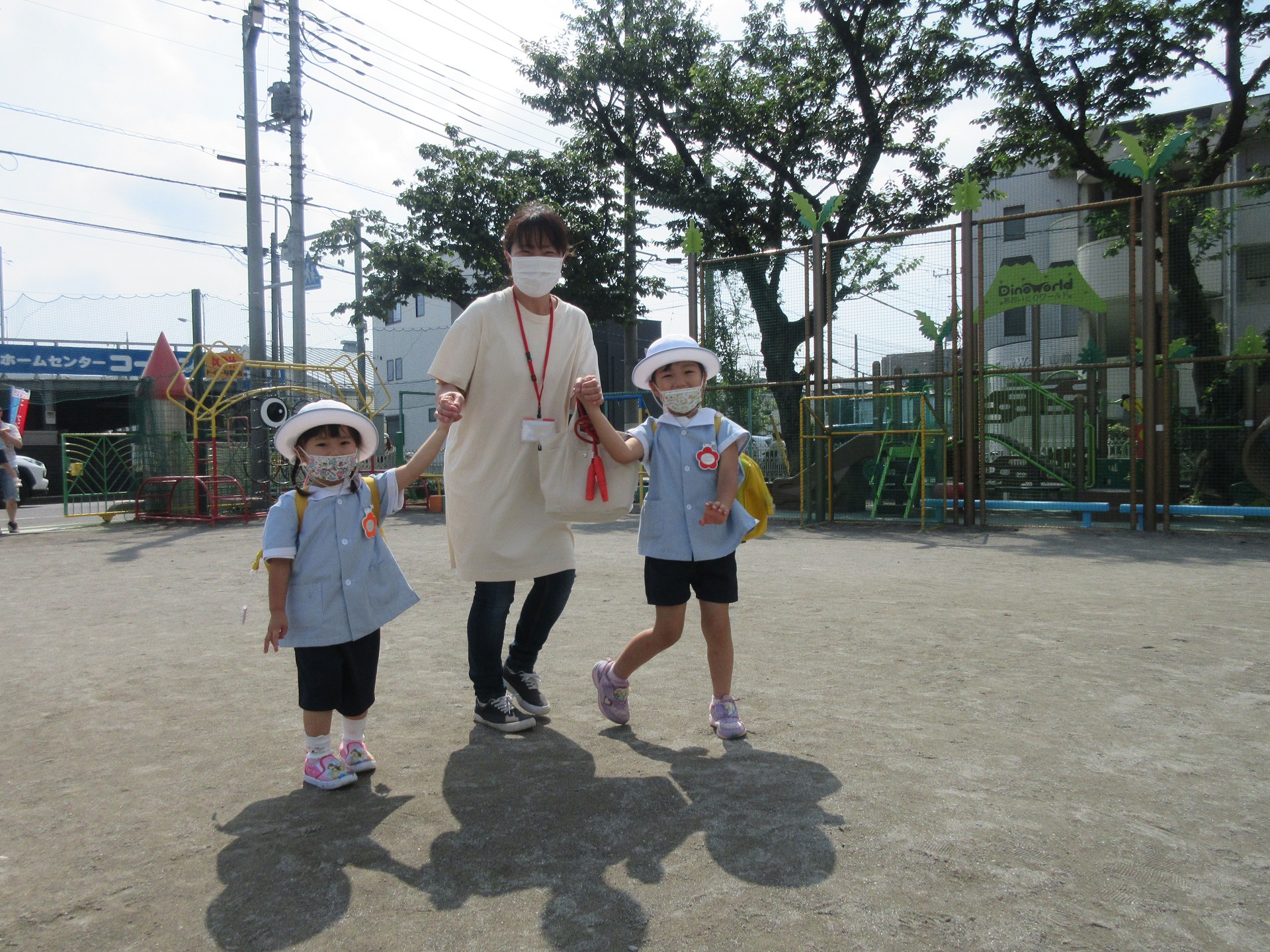 保護者の方と一緒に登園